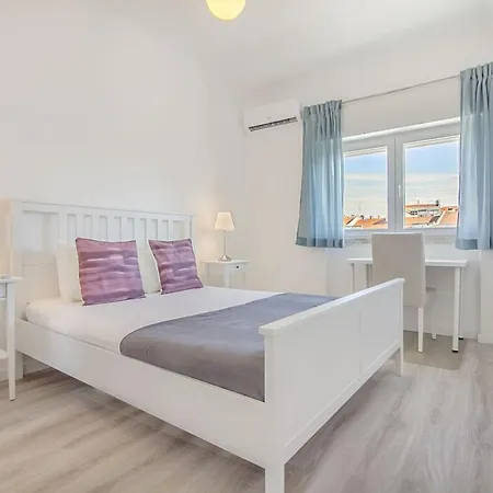 Roma Cozy Flat With Balcony Apartment