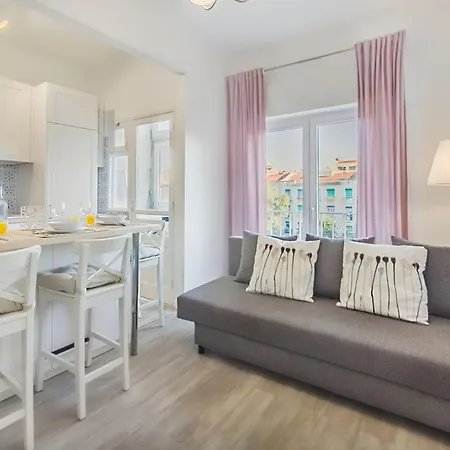 Roma Cozy Flat With Balcony * Lissabon