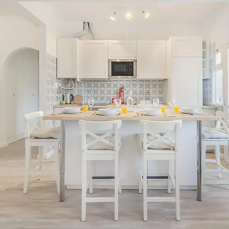 Apartment Roma Cozy Flat With Balcony *