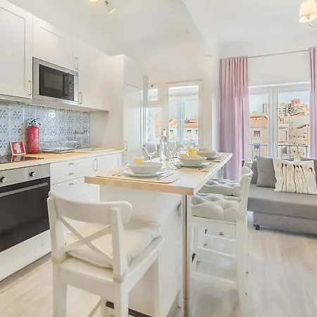 Apartment Roma Cozy Flat With Balcony Lissabon