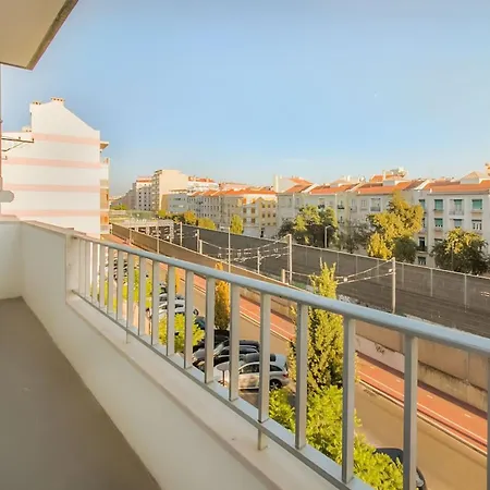Apartment Roma Cozy Flat With Balcony Lissabon