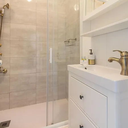 Apartment Roma Cozy Flat With Balcony Lissabon