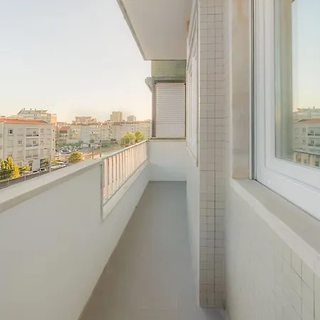 Roma Cozy Flat With Balcony Lissabon