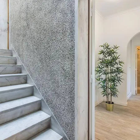 Apartment Roma Cozy Flat With Balcony *